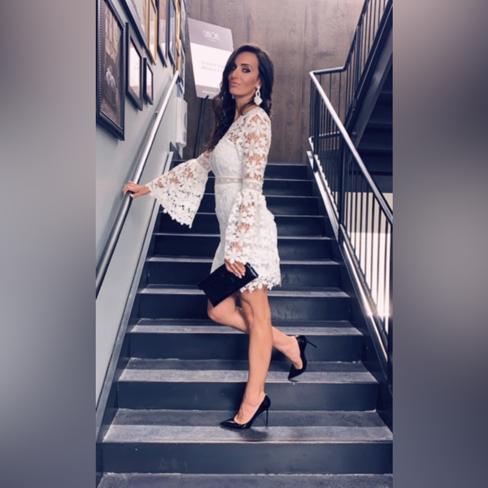 Alexia Admor White Lace Long Sleeve Dress